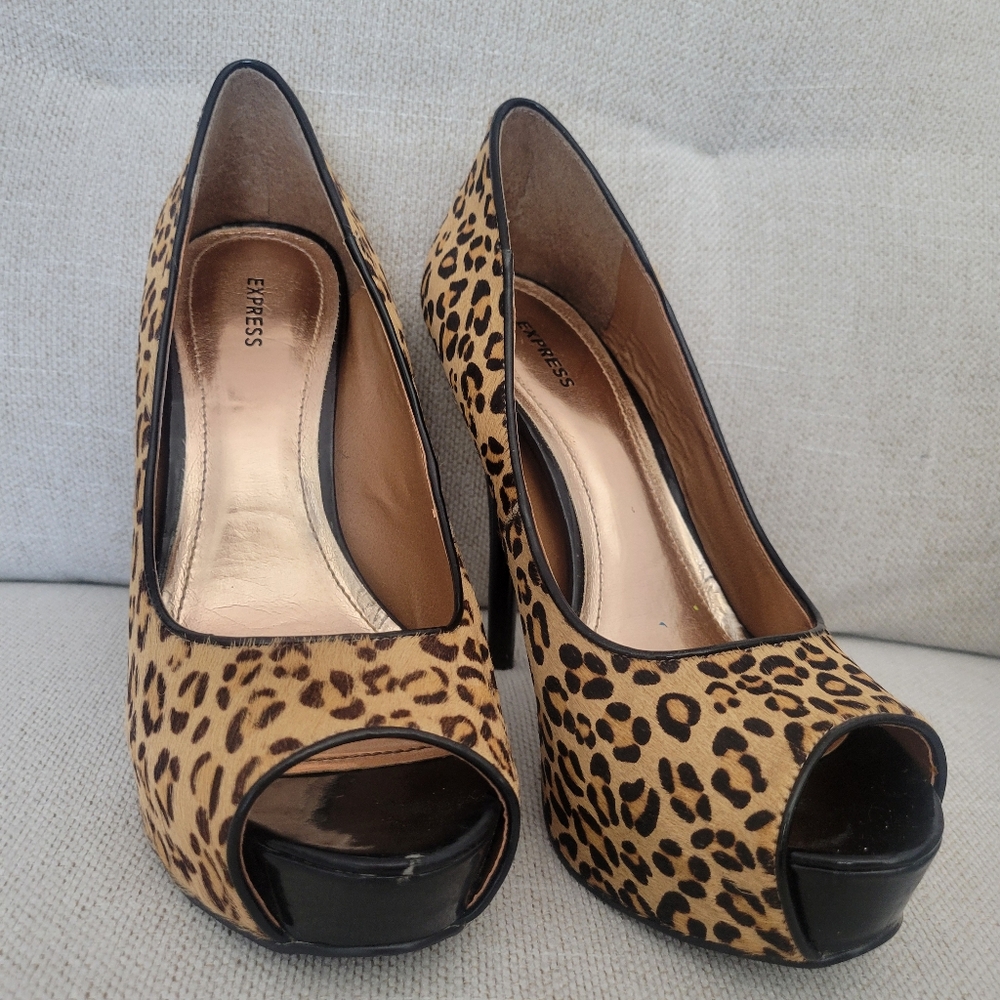 Express, size 7, leopard, 5' heel